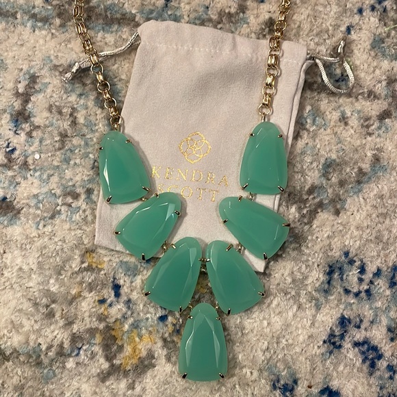 Kendra Scott ✨Harlow✨ in Jade & Gold - Picture 6 of 6